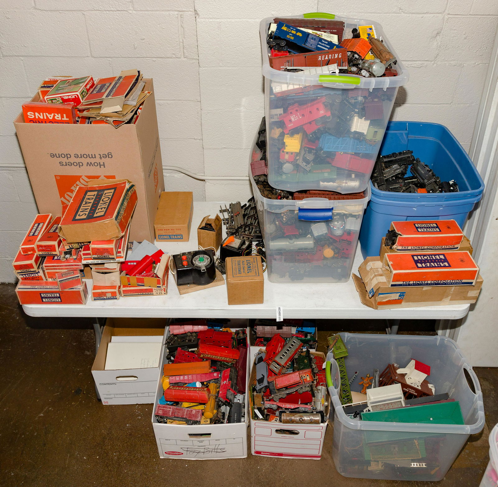 Lionel Model Train Assortment (1 of 7)