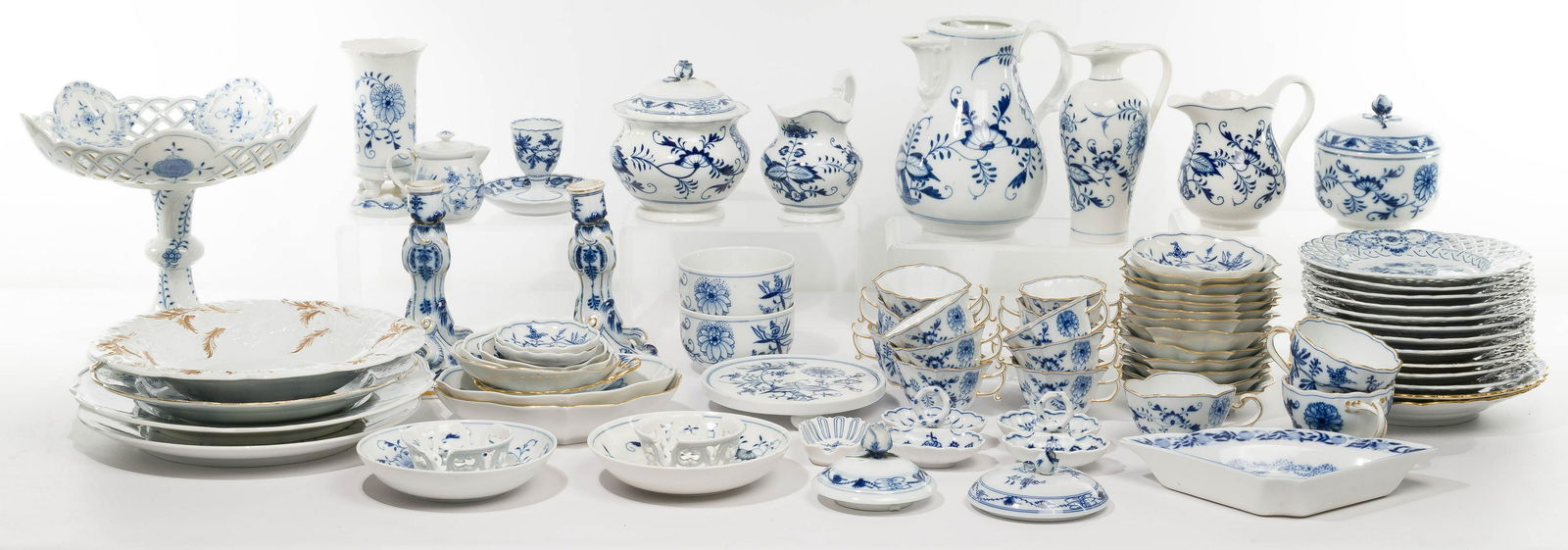 Meissen 'Blue Onion' Assortment (1 of 7)