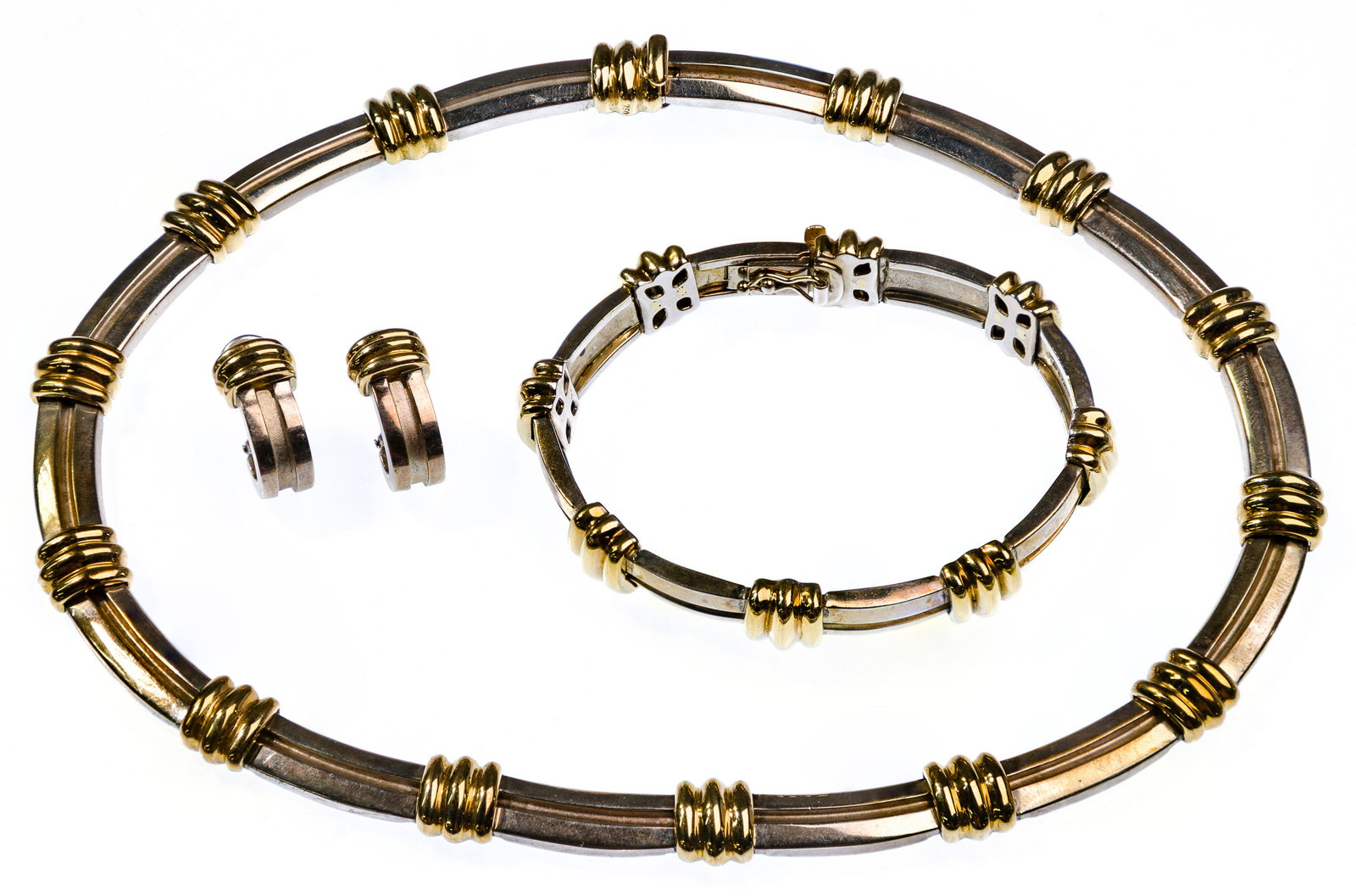 Tiffany & Co 18k Yellow Gold and Sterling Silver Atlas: Tiffany & Co 18k Yellow Gold and Sterling Silver Atlas Jewelry Suite Including a choker necklace, bracelet and a pair of pierced earrings, all having (2) horizontal bar