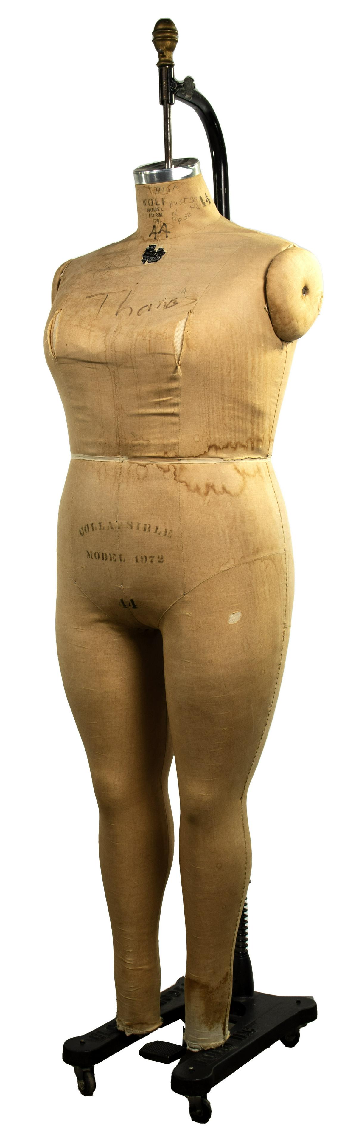 Wolf Collapsible Full Body Form Mannequin (1 of 3)