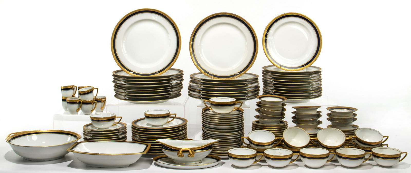 Rosenthal '#1915' Porcelain Dinner Service (1 of 1)