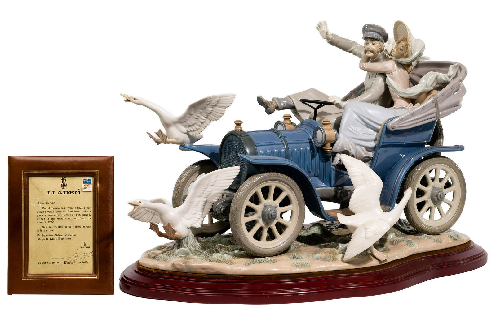 Lladro #1375 'Car in Trouble' Figurine (1 of 3)