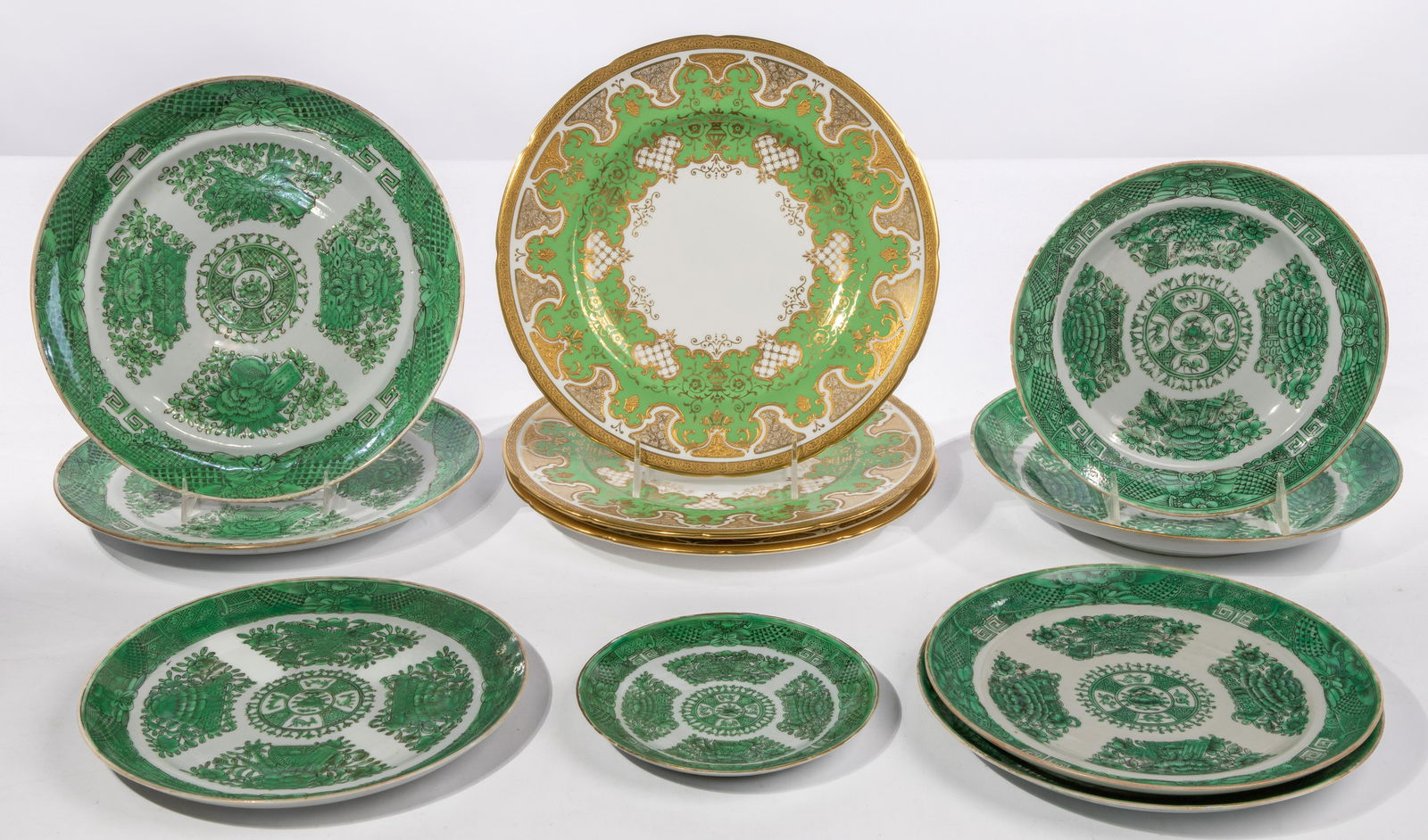 Chinese Export 'Fitzhugh' Porcelain Plate Assortment (1 of 14)