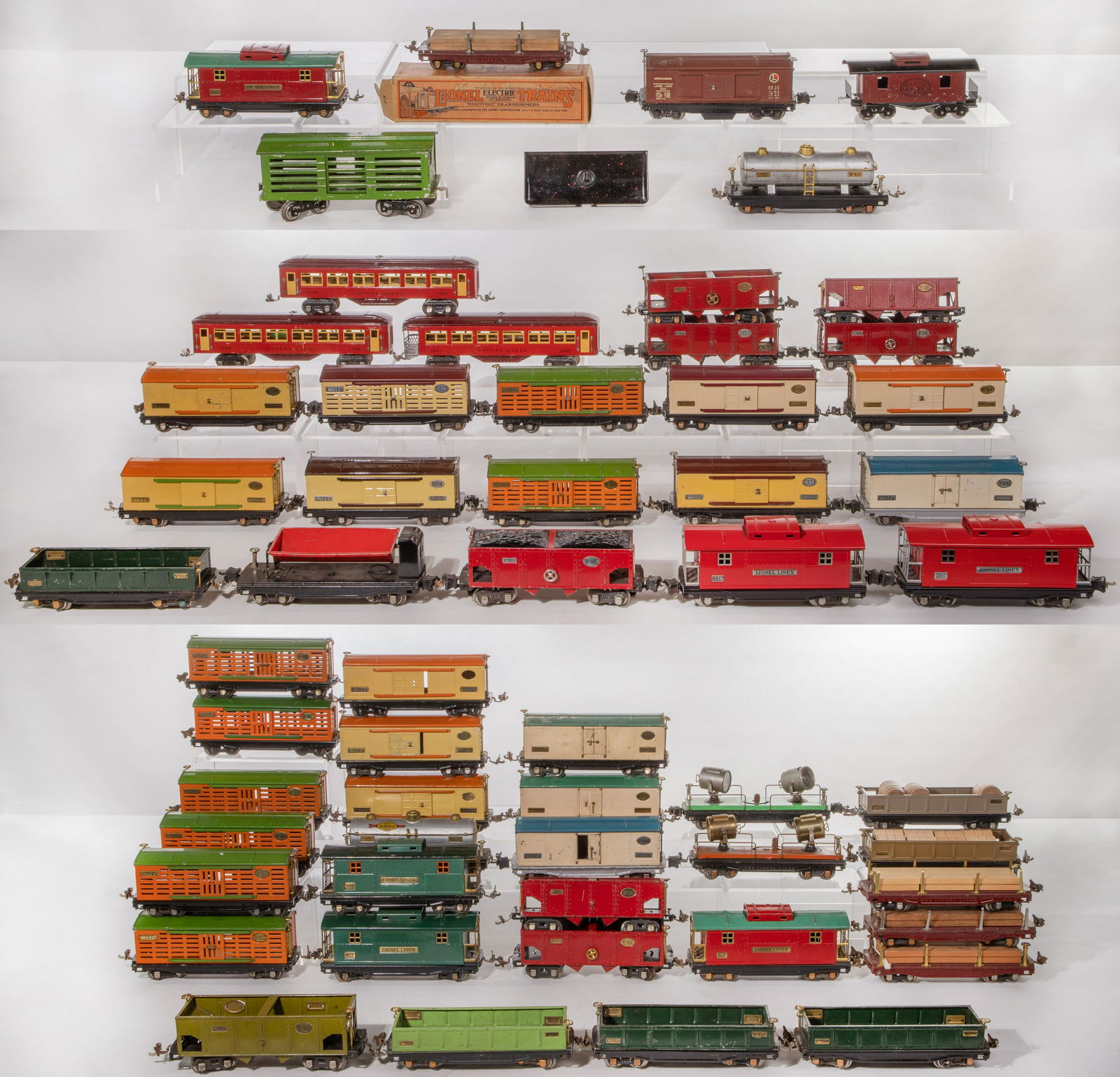 Lionel O-Gauge Model Train Car Assortment (1 of 4)