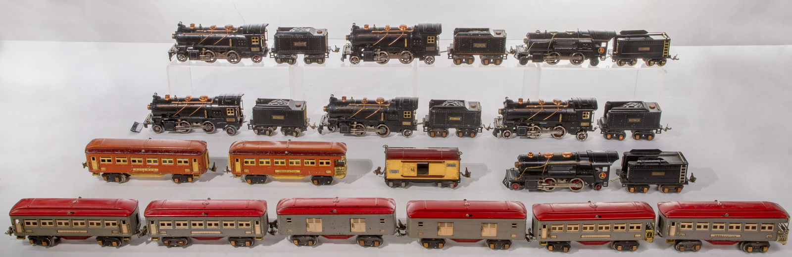 Lionel O-Gauge Model Train Car Assortment (1 of 1)