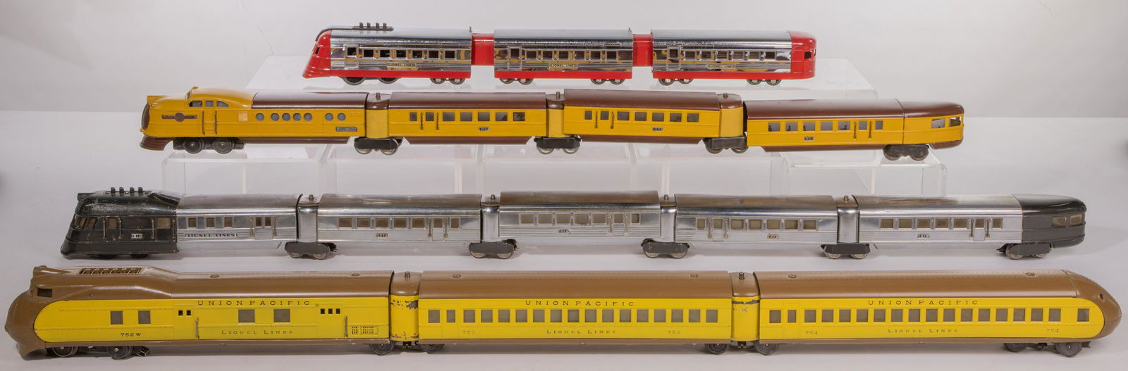 Lionel O-Gauge Streamliner Model Train Sets Assortment (1 of 1)