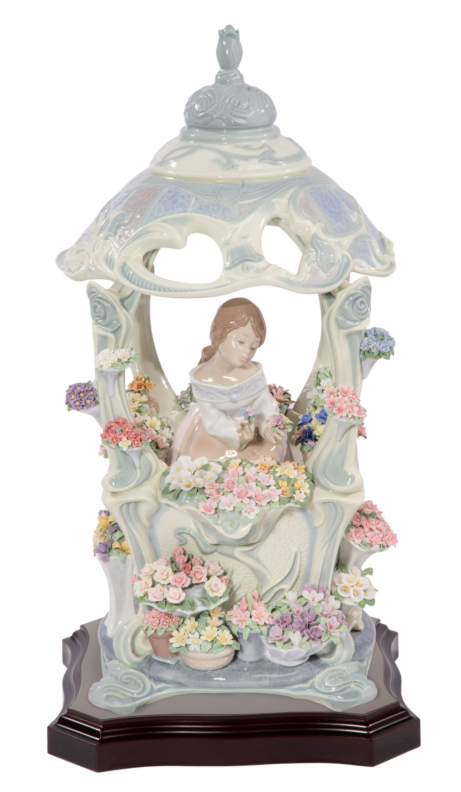 Lladro #1865 'Gazebo in Bloom' Figurine (1 of 12)