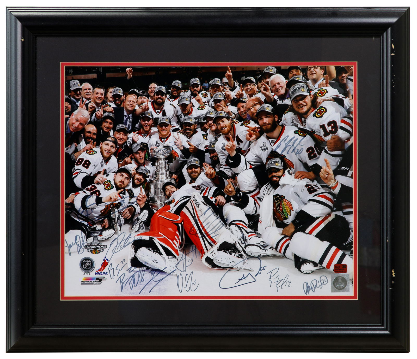 Chicago Blackhawks Stanley Cup Champions Signed Team Photograph (1 of 5)