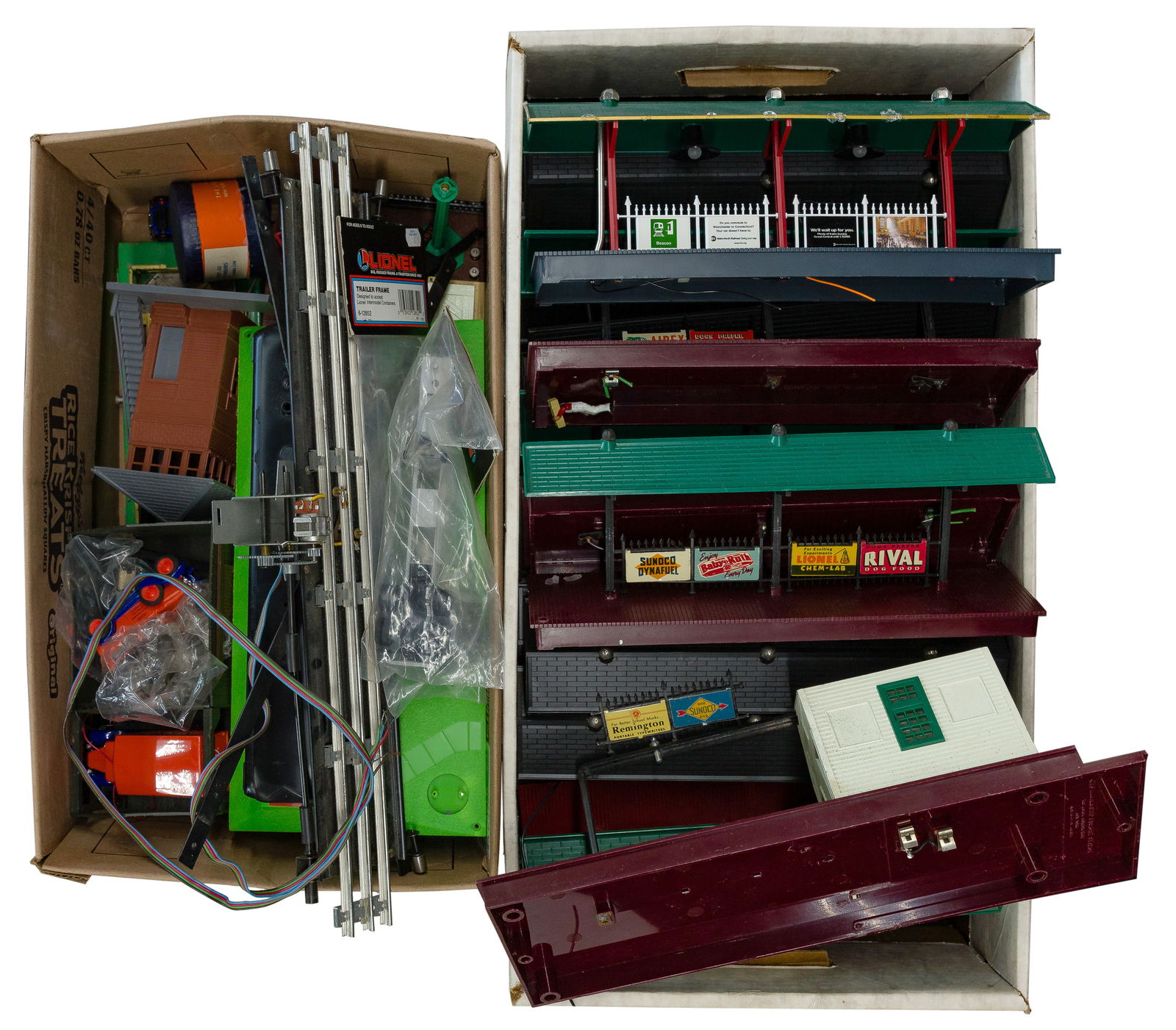 Lionel Model Train Station, House and Accessory Assortment (1 of 2)