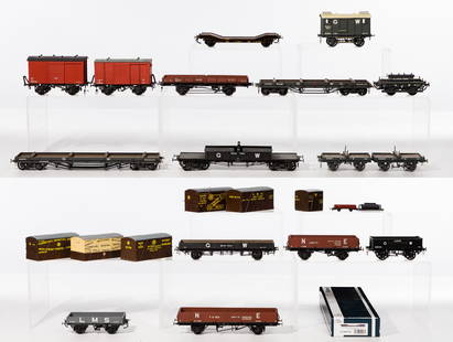 Die-cast Model Train O Scale Assortment: Die-cast Model Train O Scale Assortment (25) items including a Warwell #H7-WW-701 having the box, (17) flat cars, wagons and plank wagons and (6) shipping containers; together with a Z scale plank wag