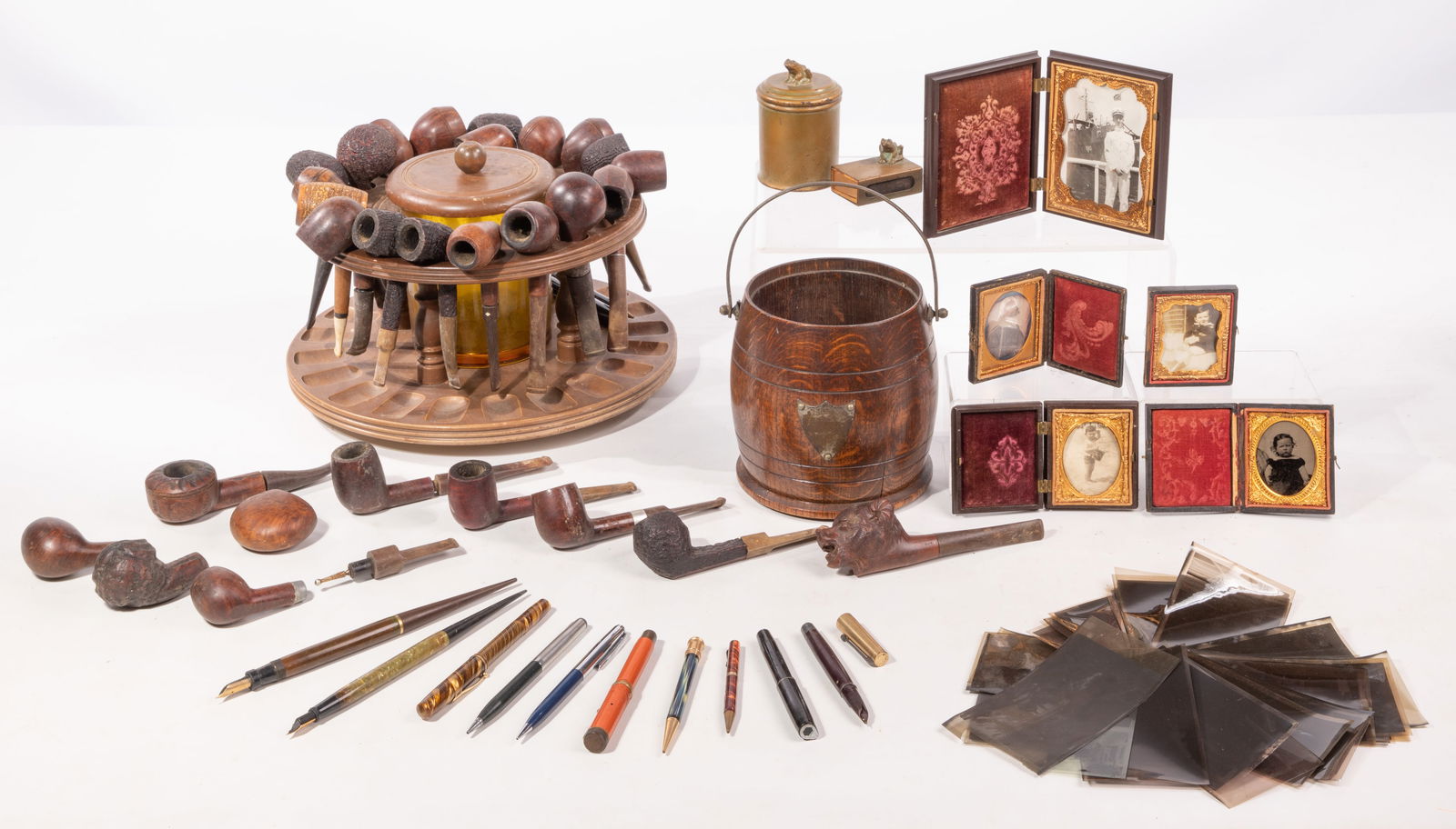 Smoking Pipe and Pen Assortment (1 of 9)