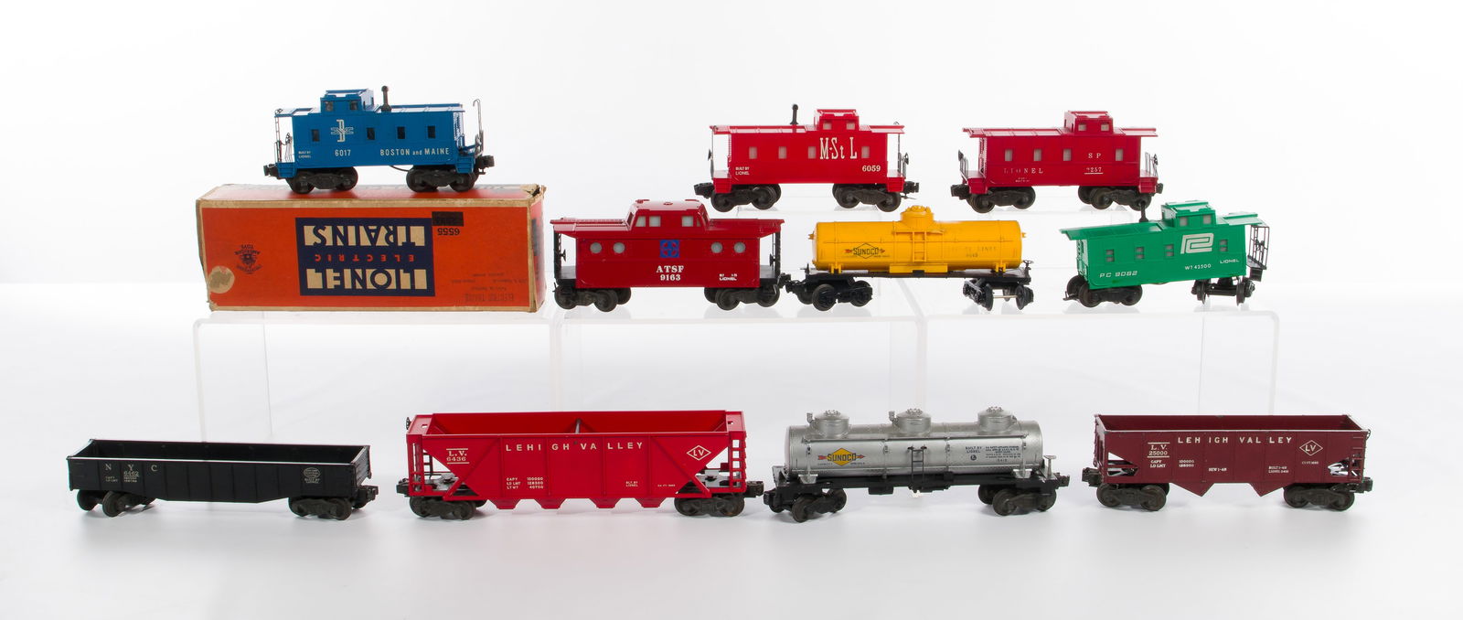 Lionel Model Train O Scale Assortment (1 of 2)