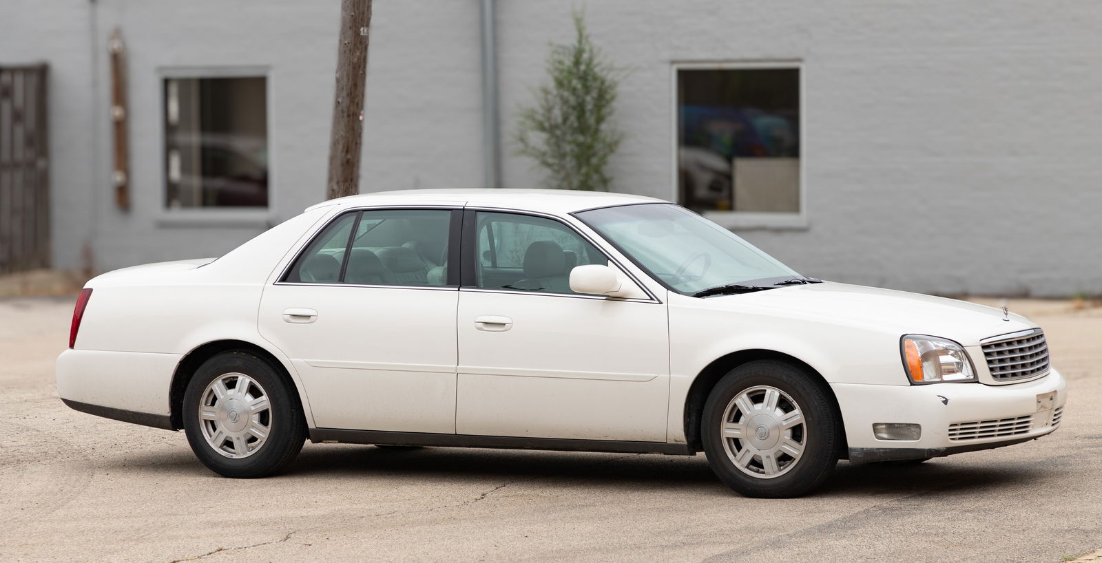 2004 Cadillac DeVille 4-Door Sedan (1 of 14)