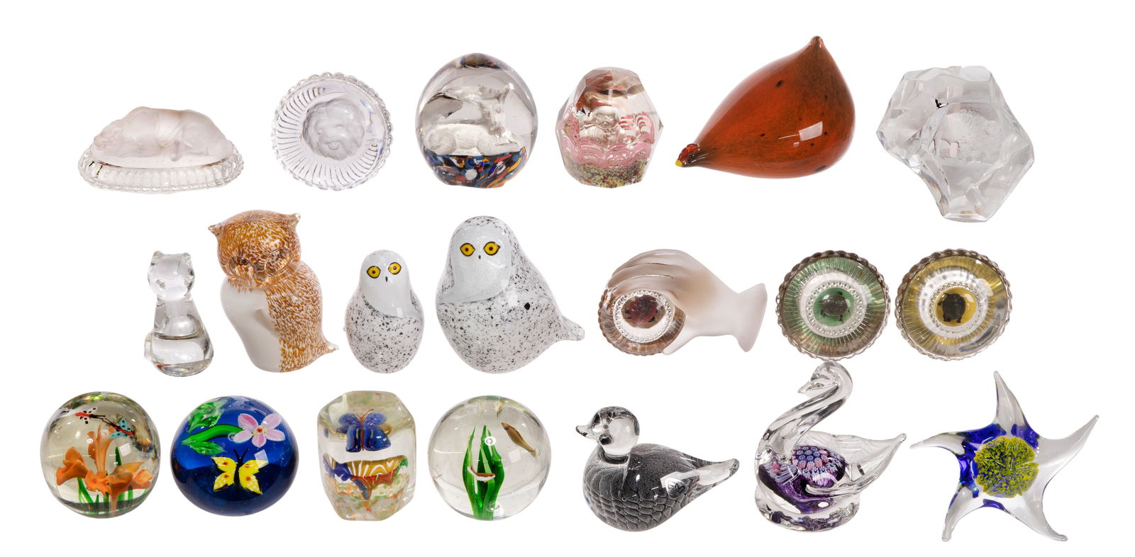 Animal Paperweight Assortment: Animal Paperweight Assortment (20) items including articulated turtles, frosted glass, colored glass, some having flowers and butterflies, in various shapes and sizes from makers including Selkirk, Sh