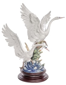 Lladro #5912 'Swans Take Flight' Porcelain Figurine