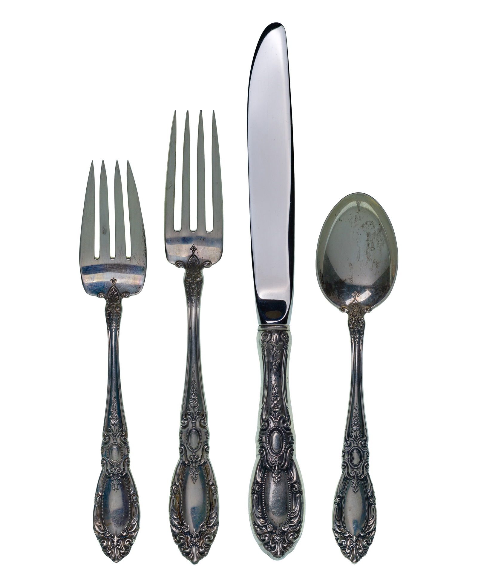 Towle King Richard Sterling Silver Flatware Service: Towle King Richard Sterling Silver Flatware Service (38) items including (8) 8 1/2-inch dinner knives, (8) 7 1/2-inch dinner forks, (8) 6-inch salad forks, (8) 5 1/2-inch teaspoons, (6) serving