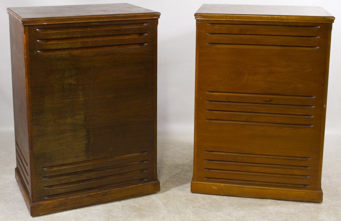 Leslie Model #102 and #103 Organ Speakers: Leslie Model #102 and #103 Organ Speakers Includes electric cords and wooden cases Height: 41.25 inches, Width: 29.00 inches, Depth: 29.50 inches Category: Musical Instruments > Other Tax Status: Subj