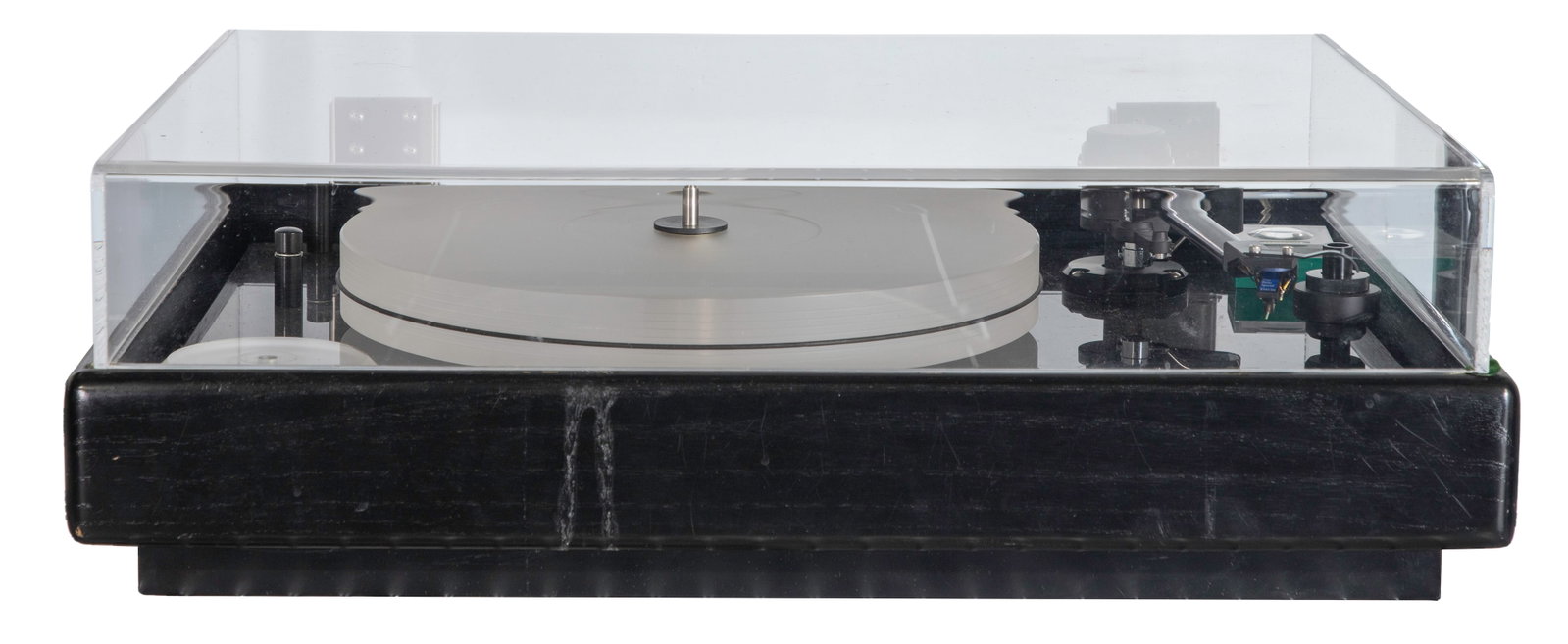V.P.I. Industries HW-19 Junior Turntable: V.P.I. Industries HW-19 Junior Turntable Serial #8287, belt-drive system, medium-differential synchronous AC motor, plays 33 and 45 RPM, acrylic platter, four-point spring suspension, mounted on a