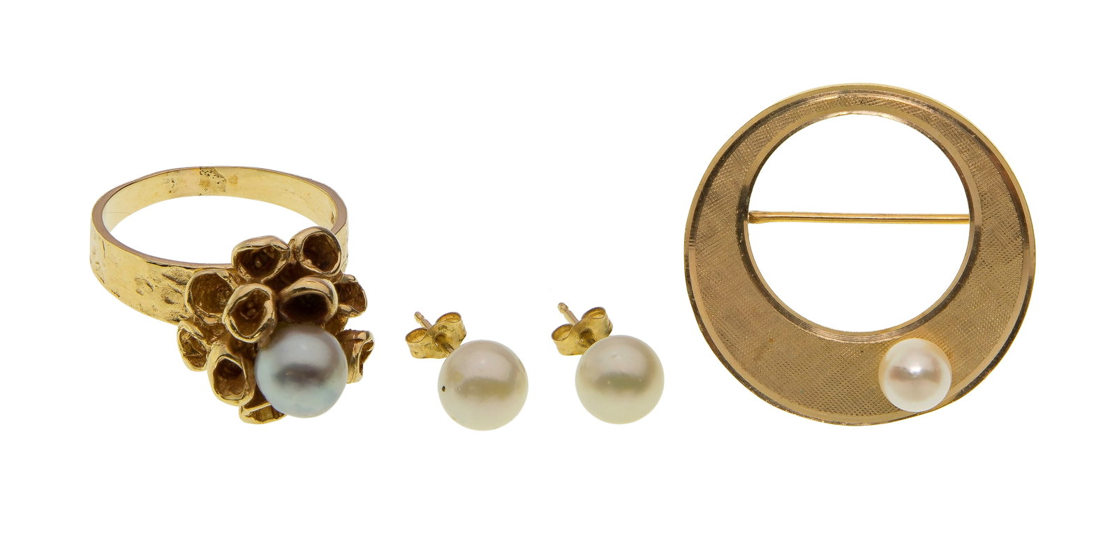 14k Yellow Gold Pearl Jewelry Assortment: 14k Yellow Gold Pearl Jewelry Assortment (3) items including an approximately 7mm grey pearl floral style ring, a pair of approximately 7mm pearl stud pierced earrings and a circle pin having an appro