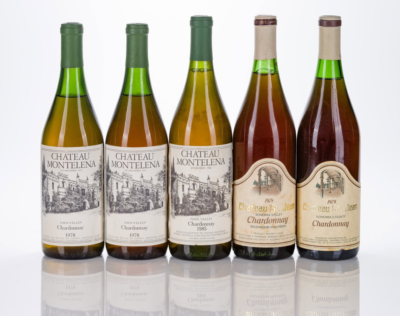 California Chardonnay: California Chardonnay Including Chateau Montelena and Chateau St. Jean (5x 750ml), fill: 3.5cm or better, labels: fully legible, intact having minor shelf wear, capsules / corks: firm, original, no si
