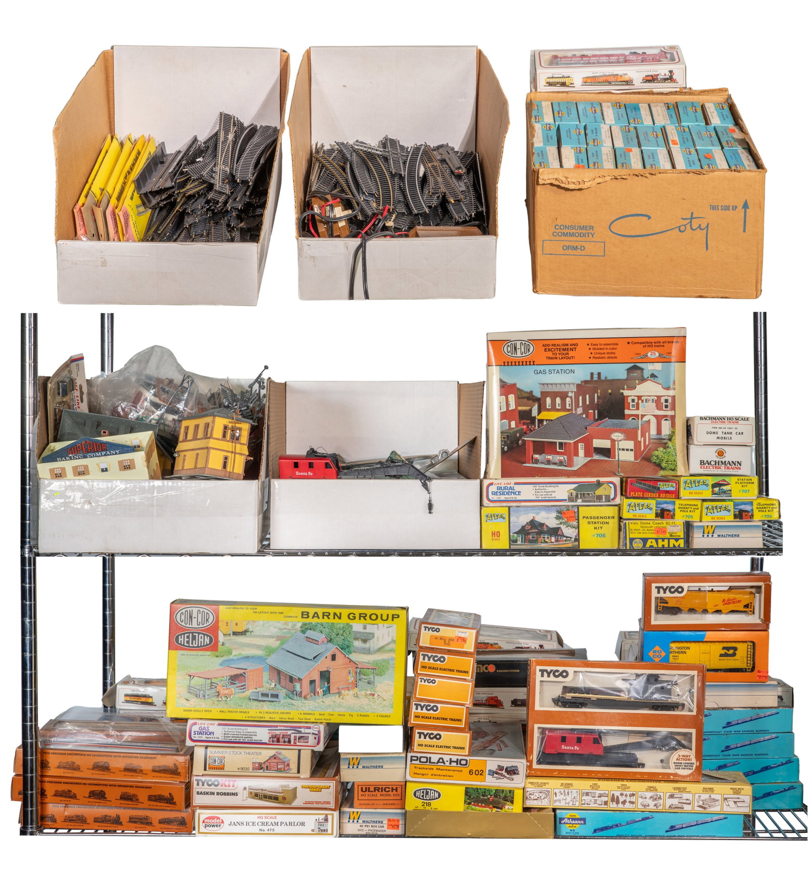 HO Scale Train and Accessory Assortment - 2