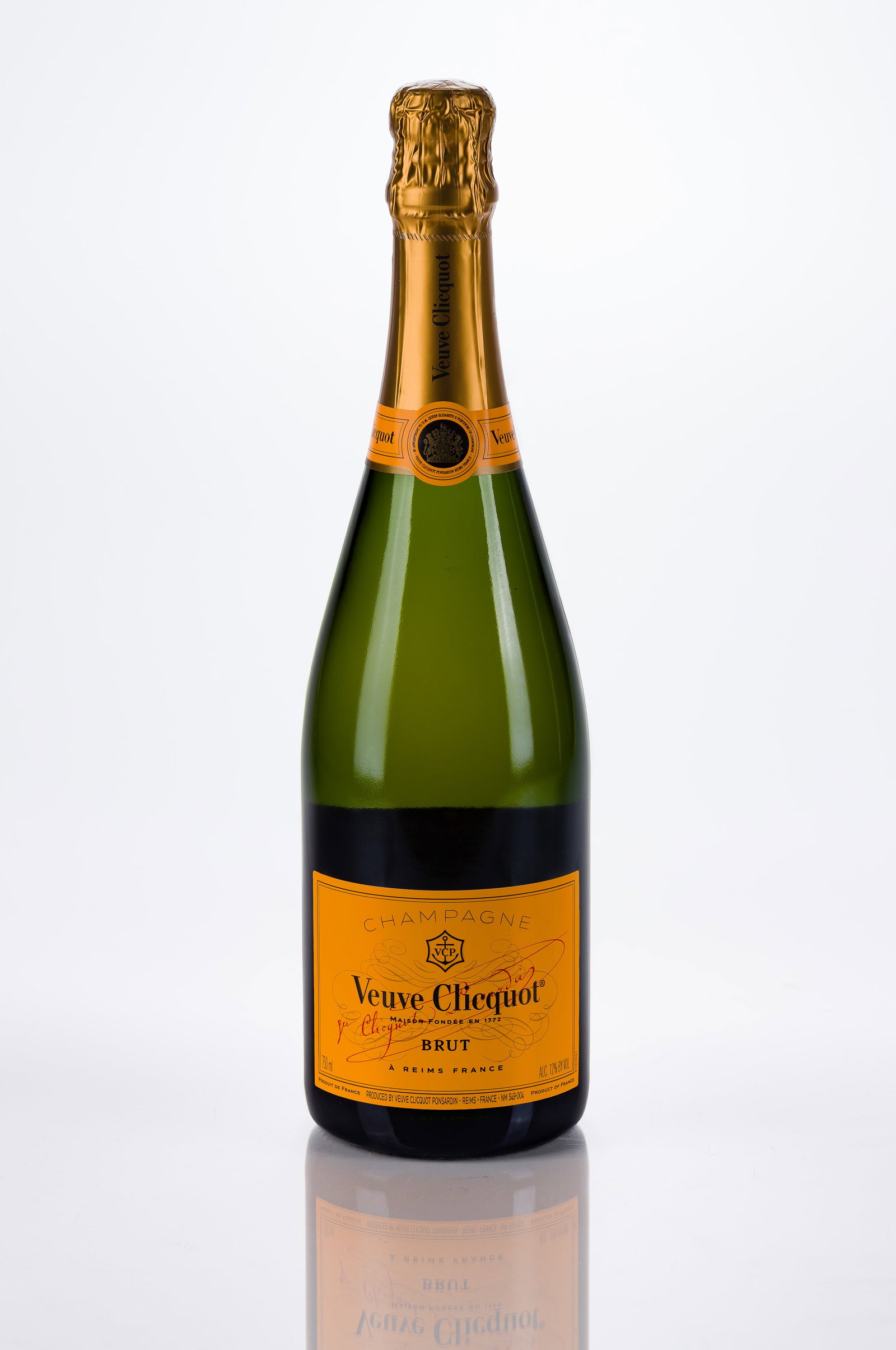 Veuve Clicquot Brut: Veuve Clicquot Brut Veuve Clicquot Brut (1x 750 ml) Reims, France, in a signature orange insulated ice jacket Property from: a Private Collector, Winfield, Illinois Condition: no damage noted