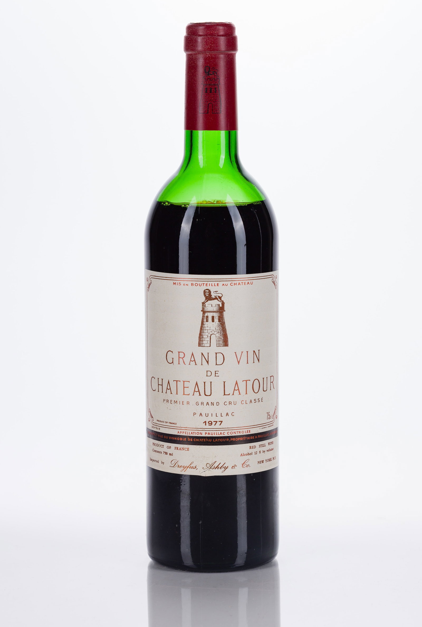 1977 Chateau Latour Premier Grand Cru Classe: 1977 Chateau Latour Premier Grand Cru Classe 1977 Chateau Latour First Growth Premier Grand Cru Classe, (1x 750 ml), Bordeaux, France, fill: HS label: fully legible, intact, capsule / cork: firm,