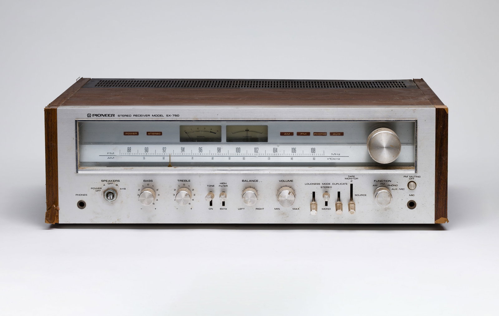 Pioneer SX-750 Stereo Receiver (1 of 2)