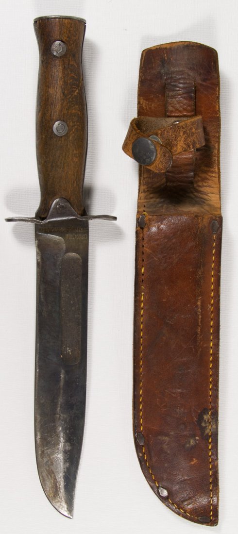 World War II Era Mexican Artillery Bowie Knife: World War II Era Mexican Artillery Bowie Knife Together with leather sheath; blade is labeled Fundicion De Artilleria Length: 11.00 inches (knife) Category: Military & Weapons > World War II Shipping 