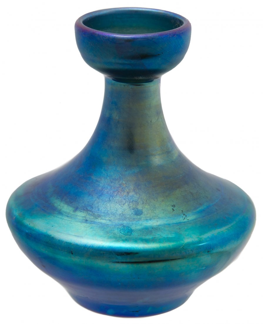 Steuben Aurene Vase: Steuben Aurene Vase Having an iridescent blue color and a partial mark '...ben 423' on the underside Height: 3.50 inches Category: Glass > Art Glass Shipping Status: Leonard Auction, Inc. will directl