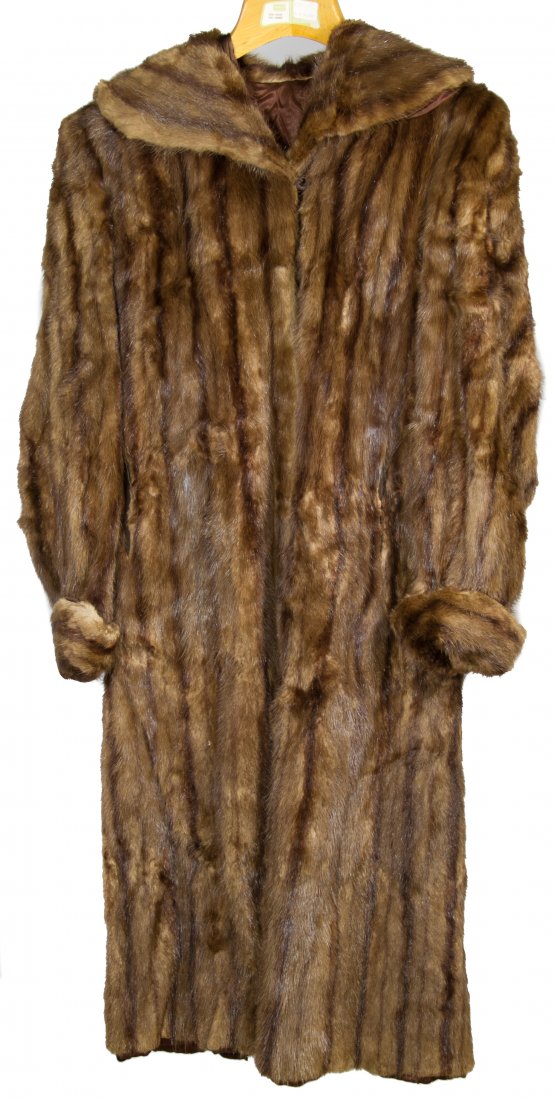 Mink Coat: Mink Coat Medium brown having cuffed sleeves Length: 44.00 inches, Width: 21.00 inches (back below ther arms)Size: Small Category: Clothing & Accessories > Coats Tax Status: Subject to an 8.25% sales