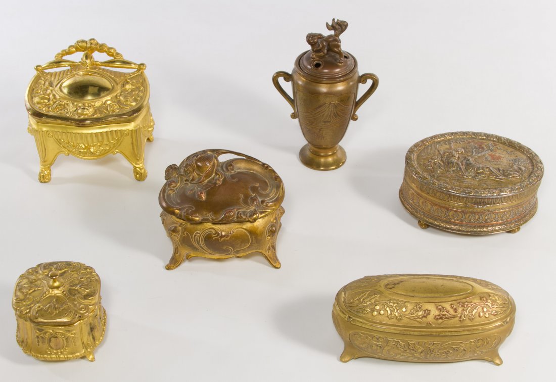 Dresser Box Assortment by Jennings Bros: Dresser Box Assortment by Jennings Bros Six items including five boxes of gilt spelter and one brass incense burner Length: 5.50 inches (largest) Category: Clothing & Accessories > Compacts & Dresser 