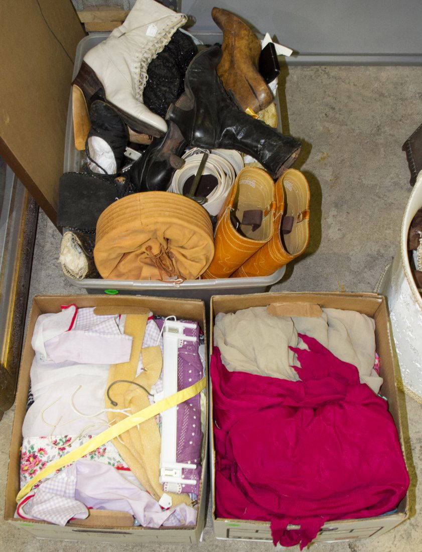 Clothing, Shoe, Purse and Apron Assortment: Clothing, Shoe, Purse and Apron Assortment Including Edwardian era men's shirt collars, lady's shoes and boots; together with an assortment of 1925 to 1955 era dresses, purses, hats, aprons and access