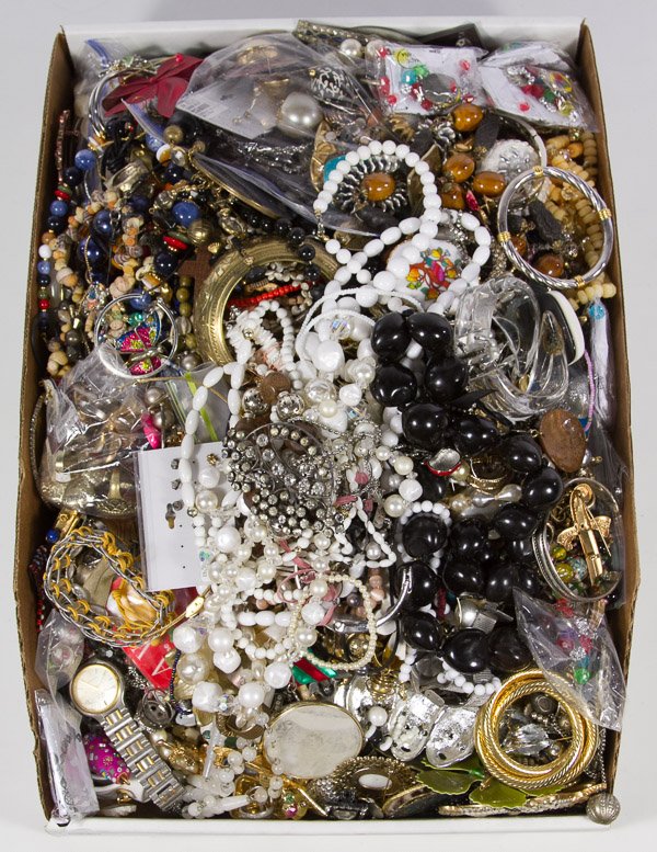 Costume Jewelry Assortment: Costume Jewelry Assortment Including necklaces, bracelets, earrings and watches Length: 20.00 inches Category: Jewelry and Timepieces > Costume (Bulk Lots) Shipping Status: Leonard Auction, Inc. will 
