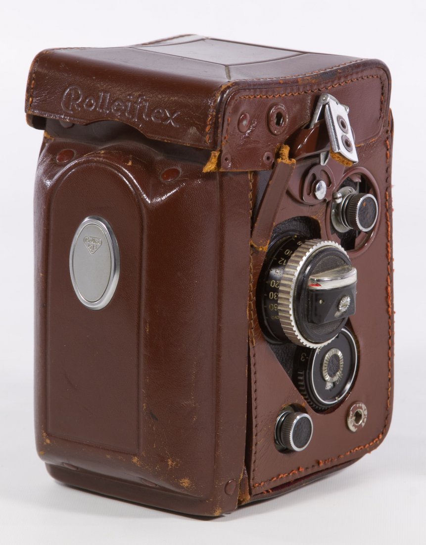 Rolleiflex DBP DBGM Synchro Compur Franke & Heidecke: Rolleiflex DBP DBGM Synchro Compur Franke & Heidecke Camera Having a Carl Zeiss 80mm lens and original leather carrying case Height: 8.25 inches Category: Cameras and Electronics > Cameras Shipping St