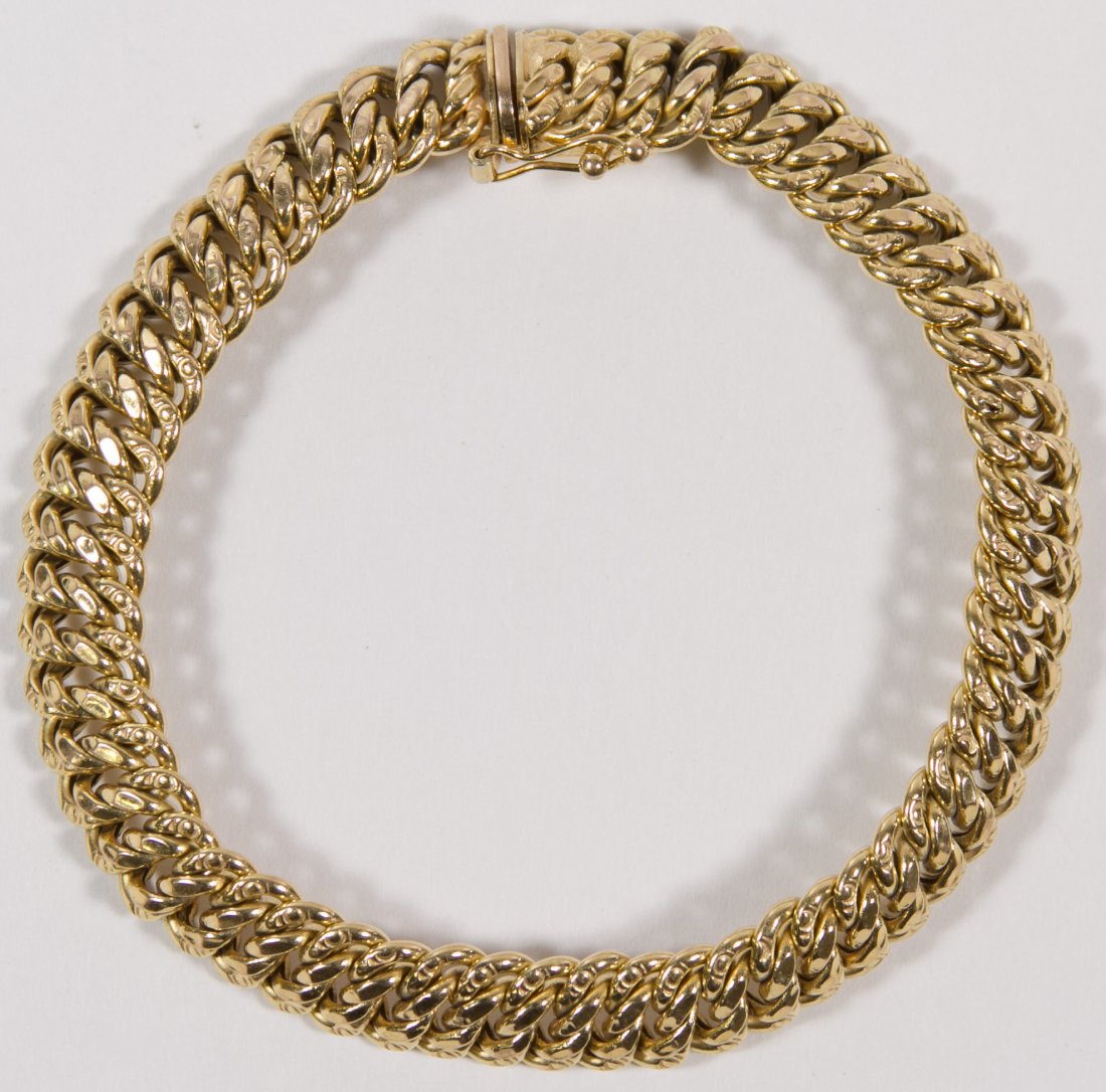 14k Gold Double Chain Bracelet: 14k Gold Double Chain Bracelet Length: 7.25 inches Weight: 8.04 dwts. Category: Jewelry and Timepieces > 14k Gold Shipping Status: Leonard Auction, Inc. will directly ship via USPS Approximate Sale Ti