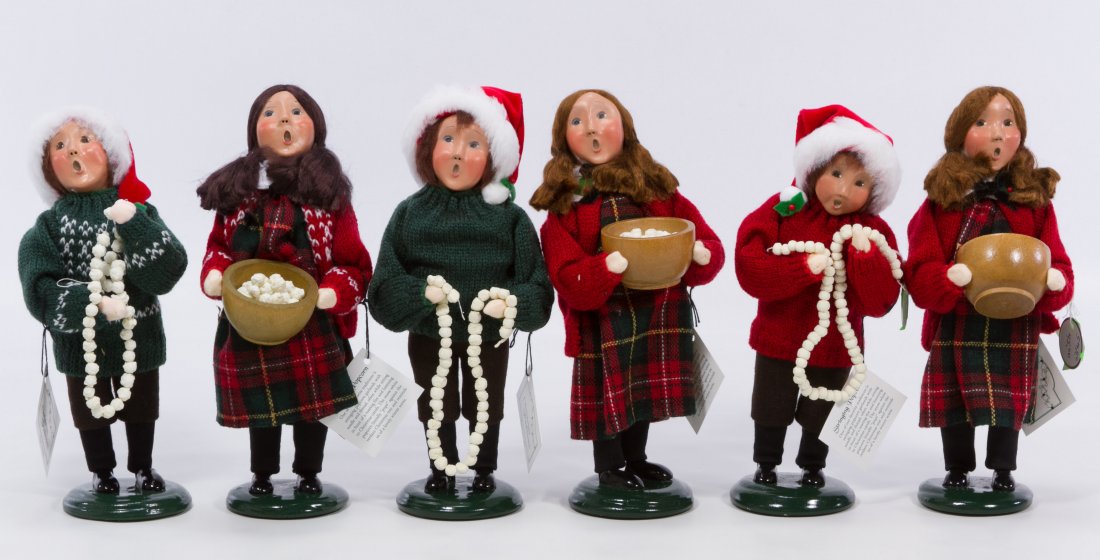 Byers Choice Stringing Popcorn Children Assortment: Byers Choice Stringing Popcorn Children Assortment Including six figures from the Christmas Tradition series, stringing popcorn garlands Height: 9.50 inches (tallest) Category: Collectibles > Holiday 