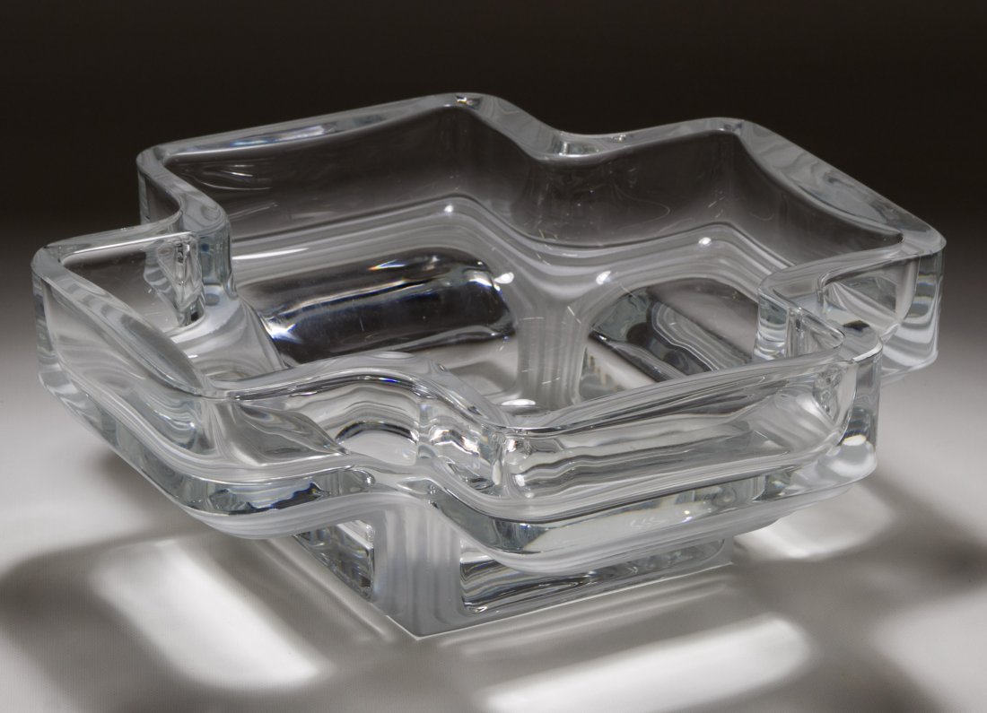 Daum Crystal France Cross-shaped Bowl: Daum Crystal France Cross-shaped Bowl Having a frosted glass edge, etched signature on the side Height: 4.25 inches, Width: 11.25 inches Category: Crystal > Daum Shipping Status: Leonard Auction, Inc.