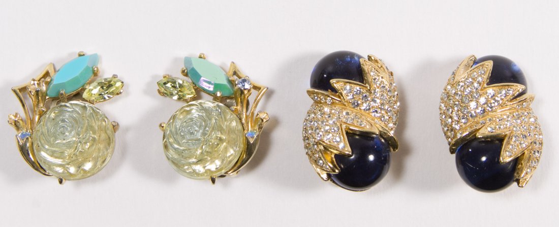 Ciner and Schiaparelli Earrings: Ciner and Schiaparelli Earrings Two pairs of marked clip earrings Height: 1.25 inches (Ciner earring) Category: Jewelry and Timepieces > Costume Shipping Status: Leonard Auction, Inc. will directly sh