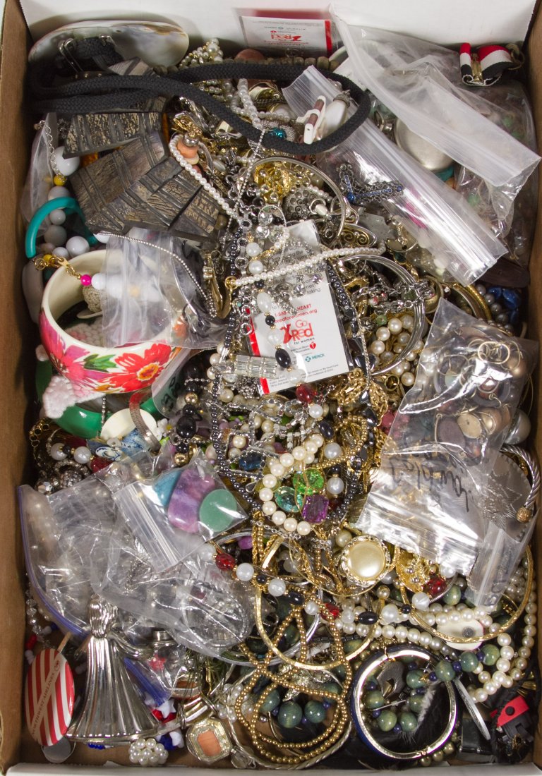 Costume Jewelry Assortment: Costume Jewelry Assortment Including necklaces, pins, bracelets, watches and earrings Category: Jewelry and Timepieces > Costume (Bulk Lots) Shipping Status: Leonard Auction, Inc. will directly ship v