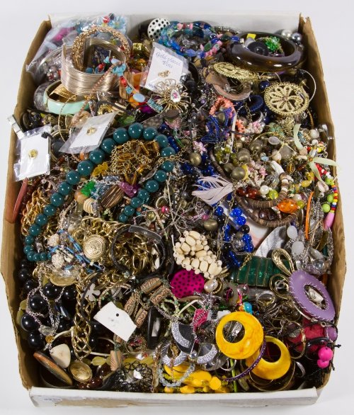 Costume Jewelry Assortment: Costume Jewelry Assortment Including necklaces, watches, bracelets, earrings and pins Category: Jewelry and Timepieces > Costume (Bulk Lots) Shipping Status: Leonard Auction, Inc. will directly ship v