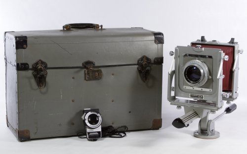 Graflex Graphic View II Large Format Camera: Graflex Graphic View II Large Format Camera Including a large format 4 x 5 camera, a case, a catalog leaflet and a Sekonic Model L-248 Muliti-Lumi light meter Length: 18.00 inches, Width: 13.00 inches