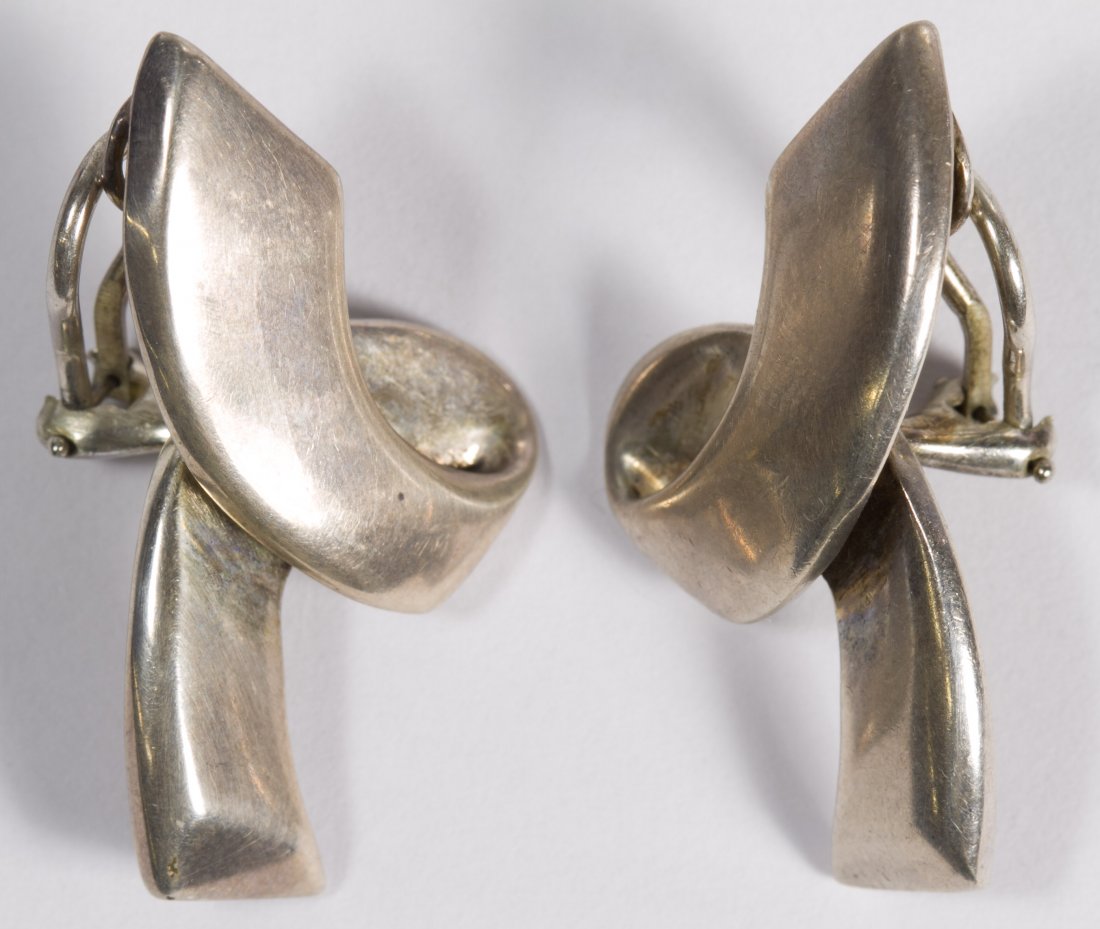 Tiffany & Co. Paloma Picasso Clip Earrings: Tiffany & Co. Paloma Picasso Clip Earrings 1985, both have stamped hallmarks en verso Length: 1.25 inches Weight: 6.56 dwts. (total weight) Category: Jewelry and Timepieces > Sterling Silver Shipping 