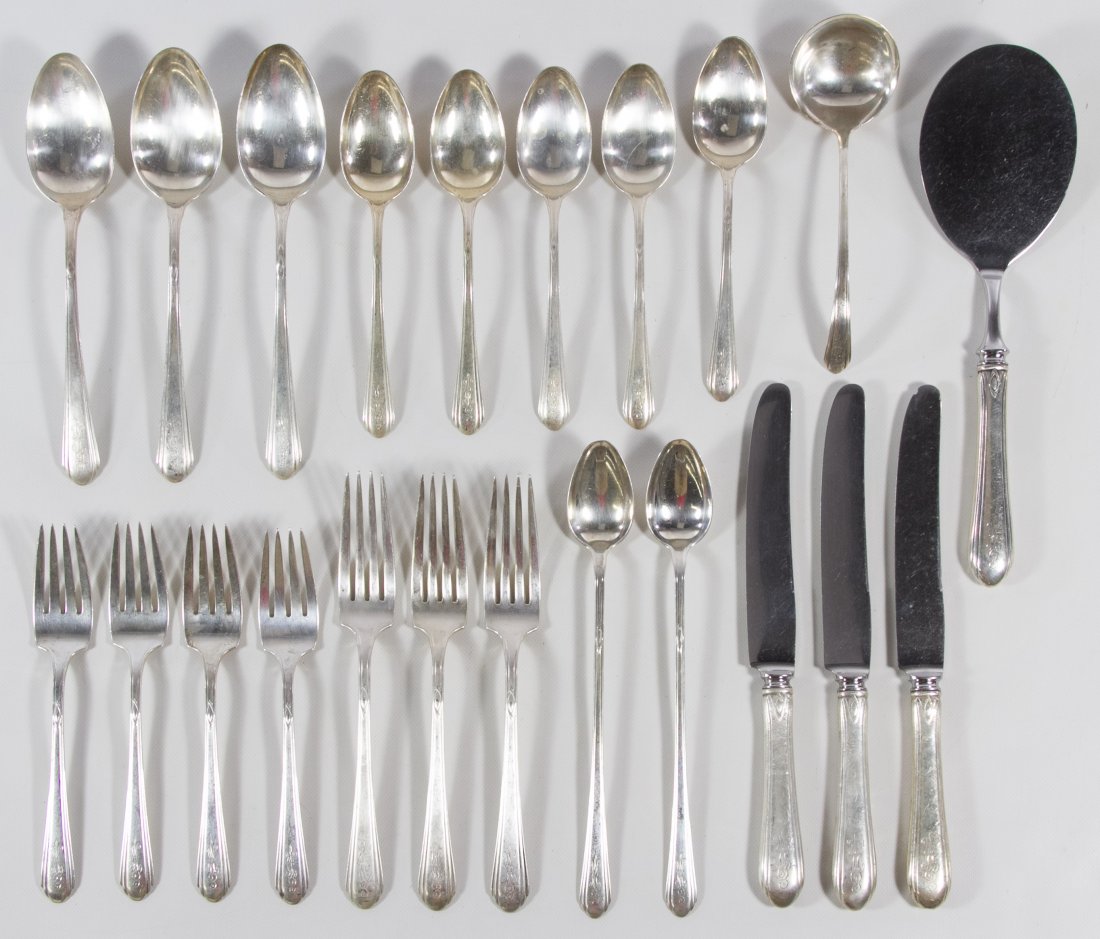 Towle Sterling Silver 'Lady Diana' Flatware: Towle Sterling Silver 'Lady Diana' Flatware Including (3) dinner knives, (3) dinner forks, (4) salad forks, (5) teaspoons, (3) tablespoons, (2) iced teaspoons and (1) soup spoon and serving utensil Le