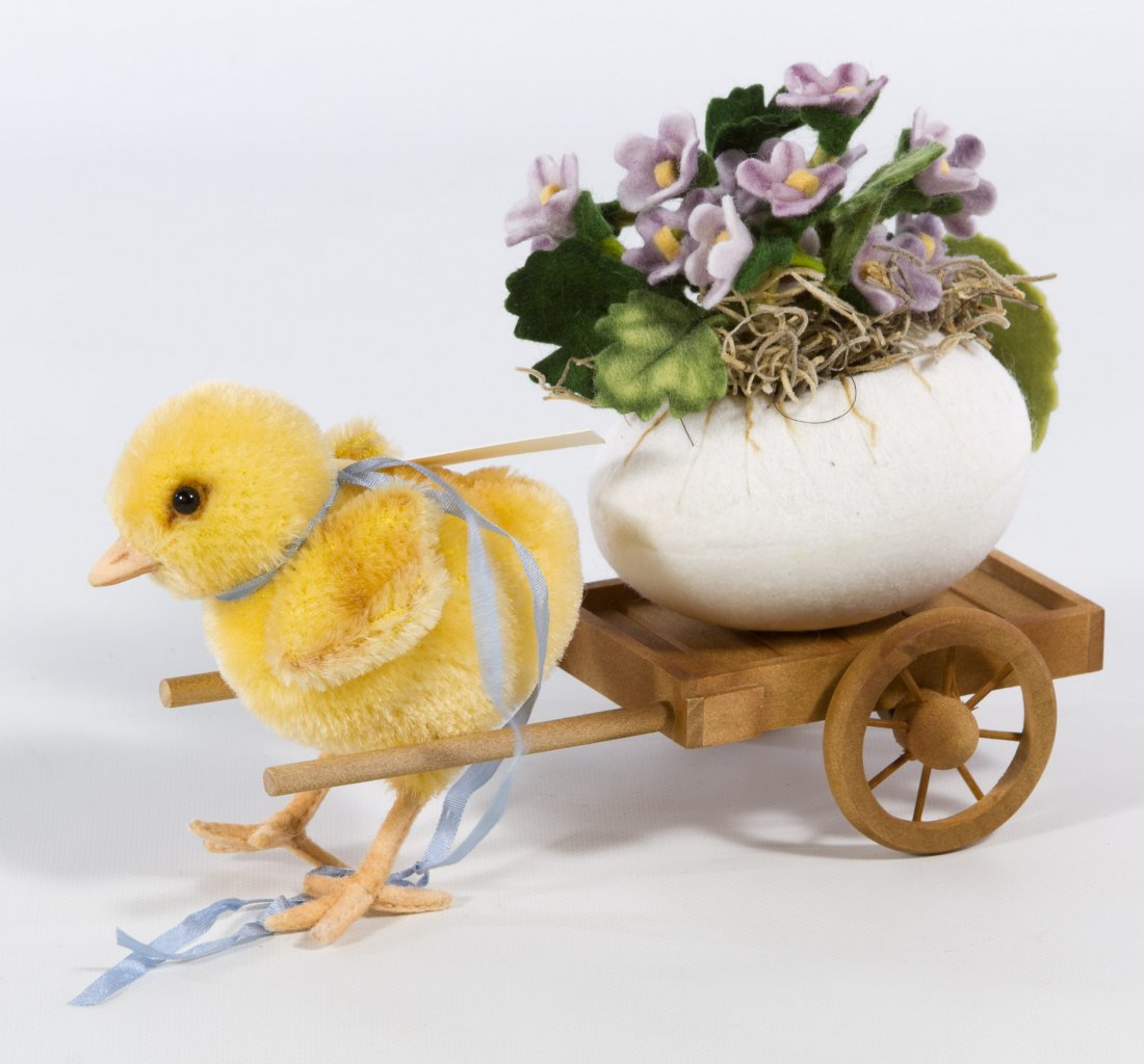R John Wright 'Spring Delivery' Figurine: R John Wright 'Spring Delivery' Figurine Having model #45739, a yellow plush chicken pulling a wheel barrow, and the COA #9/250; part of the Springtime Friends collection Length: 7.00 inches Category: