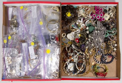 Costume Jewelry Assortment: Costume Jewelry Assortment Including watches, necklaces, bracelets, earrings and pins Category: Jewelry and Timepieces > Costume (Bulk Lots) Shipping Status: Leonard Auction, Inc. will directly ship v