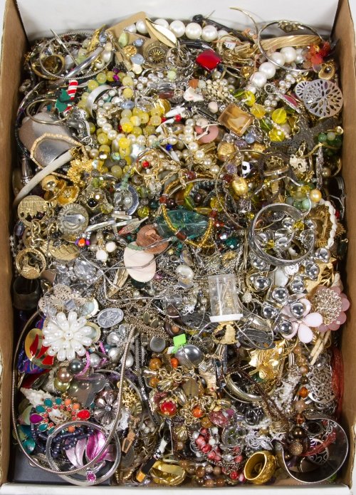 Costume Jewelry Assortment: Costume Jewelry Assortment Including bracelets, necklaces, watches, earrings and pins Category: Jewelry and Timepieces > Costume (Bulk Lots) Shipping Status: Leonard Auction, Inc. will directly ship v