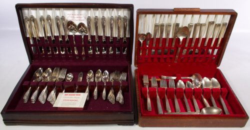 1847 Rogers 'Daffodil' Silverplate Flatware: 1847 Rogers 'Daffodil' Silverplate Flatware Including (12) dinner knives, (12) dinner forks, (12) salad forks, (24) teaspoons, (12) tablespoons, (2) serving spoons and butter knife and sugar spoon; to