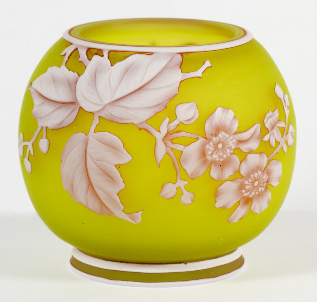Thomas Webb & Sons Cameo Glass Vase: Thomas Webb & Sons Cameo Glass Vase Having a dogwood blossom motif with butterfly on the reverse Height: 3.25 inches Category: Glass > English Shipping Status: Leonard Auction, Inc. will directly ship