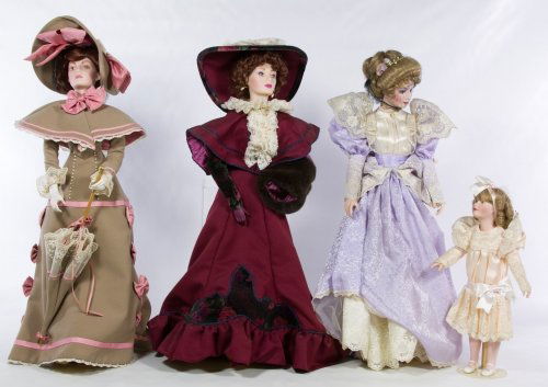 Franklin Heirloom Mint 'Gibson Girl' Doll Assortment: Franklin Heirloom Mint 'Gibson Girl' Doll Assortment Four bisque and cloth dolls in original boxes including 'Gabriella,' 'Clarissa' and the mother and daughter doll set 'Promenade' Height: 22.00 inch